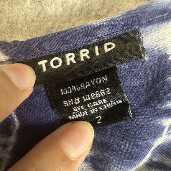 Torrid Plus Size 2X 2 Blouse Tunic Top Shirt Tie Dye Print Flowy Blue White Shor - Picture 3 of 12